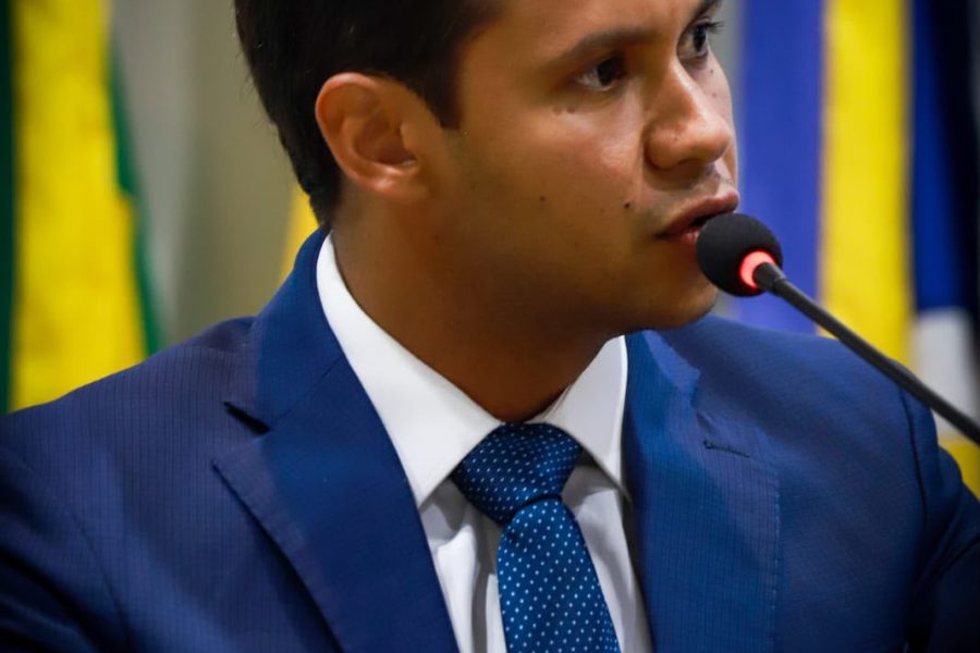 Justiça determina reativação do perfil de Felipe Vasques, que aguarda cumprimento da decisão pela Meta
