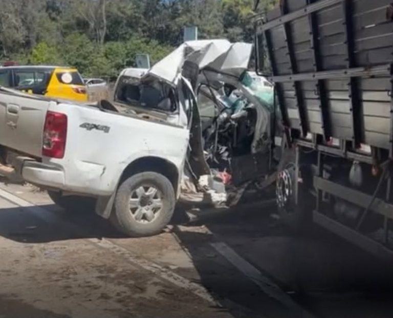 Caminhonete bate na traseira de S10 e provoca colisão com caminhão no Crato; idoso morre e motorista fica gravemente ferido