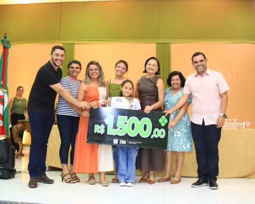 Flavinho premia 60 alunos nota 10 e reforça valorização da educação em Várzea Alegre