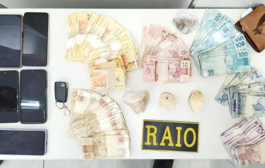 RAIO prende mulher e companheiro após apreensão de crack e mais de R$ 4 mil em Barbalha