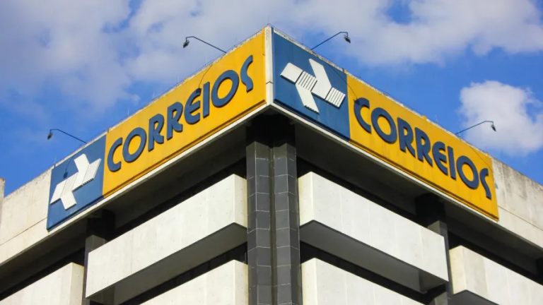 Trabalhadores dos Correios aprovam greve por tempo indeterminado em todo o país
