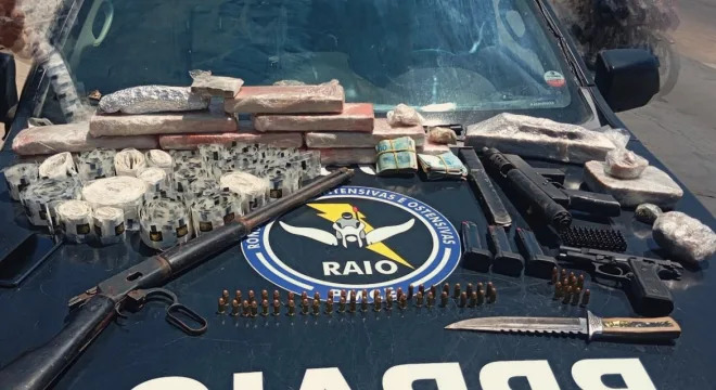 RAIO apreende mais de 12 quilos de drogas, três armas e quase R$ 5 mil no Crato