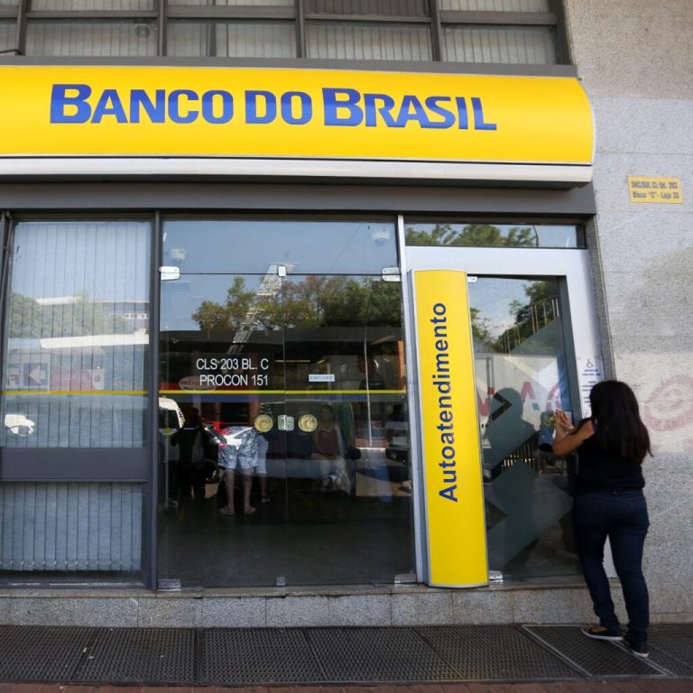 Bancários do BB e da Caixa no Ceará anunciam greve por tempo indeterminado a partir de quinta-feira (10)