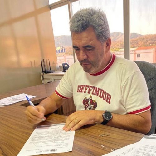 Farias Brito: Prefeito Deda Pereira anuncia reajuste de 15% aos professores