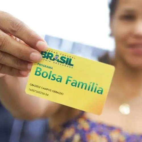Bolsa Família é retomado com mínimo de R$ 600 por família. Veja detalhes do benefício