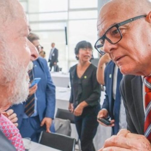 Reitor da UFCA, Ricardo Ness, encontra-se com Lula em Brasília