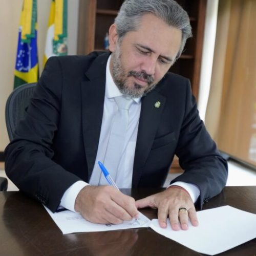 Governador Elmano de Freitas. Foto: Carlos Gibaja