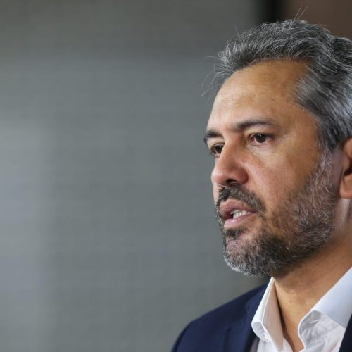 Elmano diz que quem tentar bloquear vias ou invadir prédios públicos no Ceará será preso