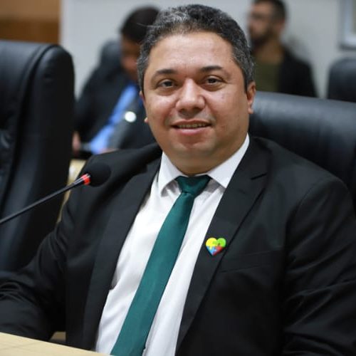Aprovado Projeto de Lei de autoria do vereador Raimuindo Júnior (MDB) que prevê substituição de sinais sonoros em escolas com alunos autistas em Juazeiro do Norte
