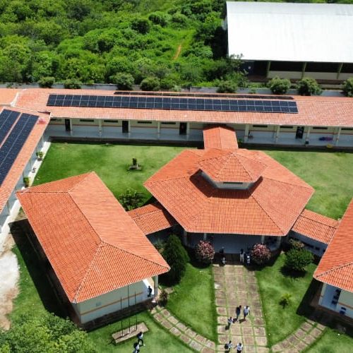 Farias Brito: Gestão municipal leva energia solar à todas as escolas da rede municipal de ensino