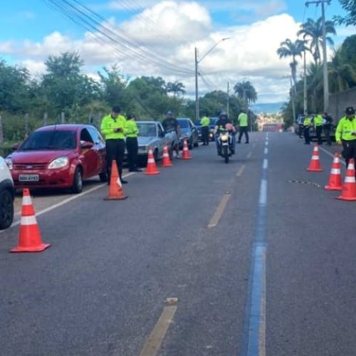 Demutran realiza blitz de fiscalização durante o Maio Amarelo em Juazeiro do Norte