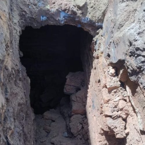 Entrada de suposto túnel é encontrado durante obras de saneamento em Missão Velha