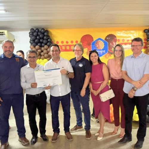 Dr. Lorim assina ordem de serviço do Centro de Interpretação Arqueológica em Missão Velha