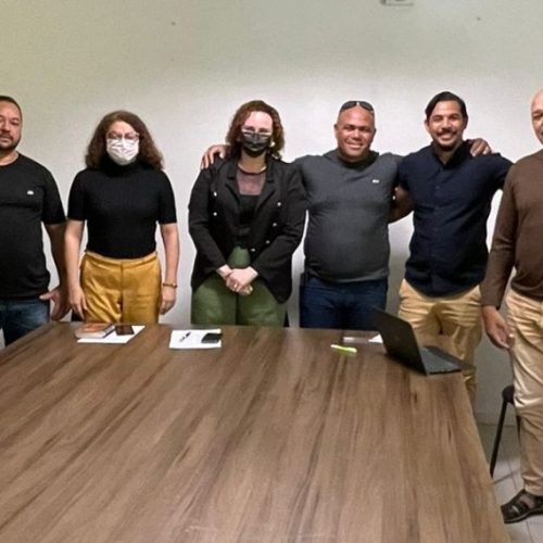 Governo Municipal de Barbalha e representantes da categoria de vigias se reúnem na sede da prefeitura para tratar sobre alteração da nomenclatura da categoria