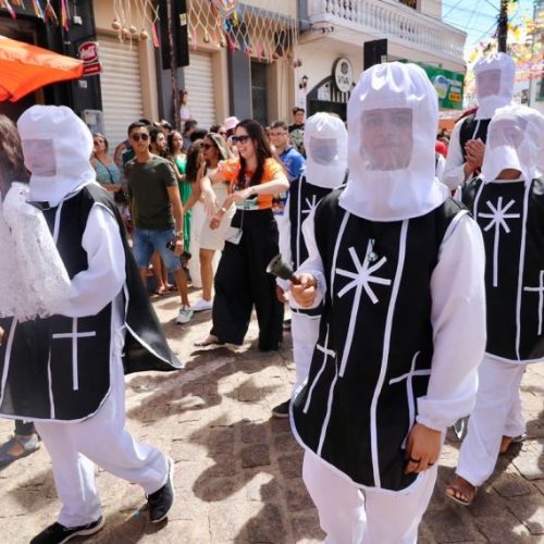 Cortejo Cultural da Festa do Pau da Bandeira contou com participação de 630 crianças e adolescentes das escolas municipais