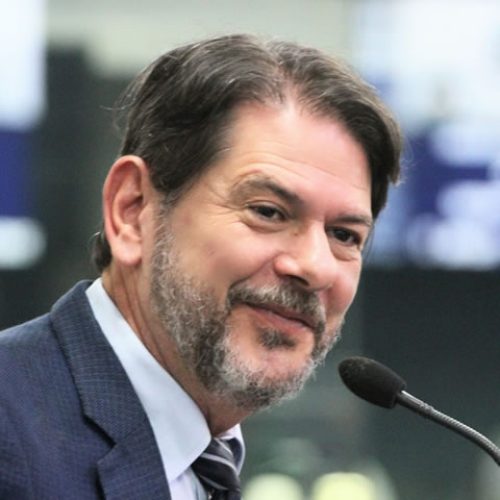 Cid Gomes lidera intenções de voto para o Senado, aponta pesquisa Real Time Big Data