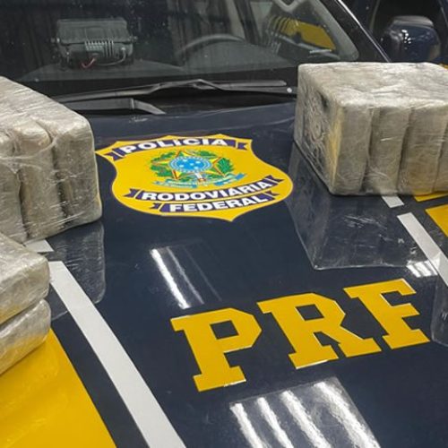 Mulher é presa suspeita de transportar mais de 10 kg de drogas em Milagres
