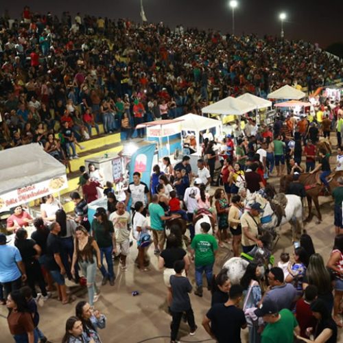47ª Vaquejada de Juazeiro do Norte atrai mais de 120 mil pessoas e vaqueiros de todo o Brasil